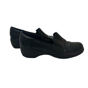 CLARKS Black Slip-on Loafer Women’s size 9